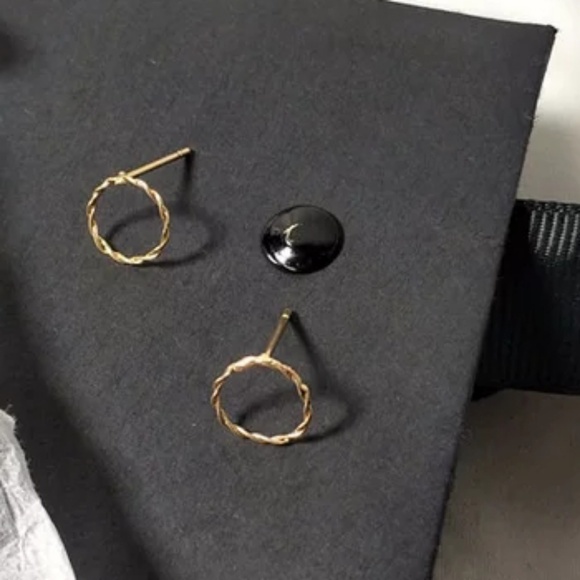 Simple Twisted Rope Open Circle Stud Minimalist - Picture 2 of 4